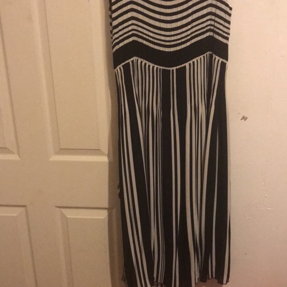 Dress - Picture 3 of 6